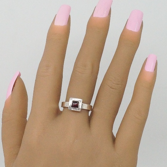 Silpada Vintage Rare .925 Sterling Silver Garnet Square Ring - Picture 4 of 10